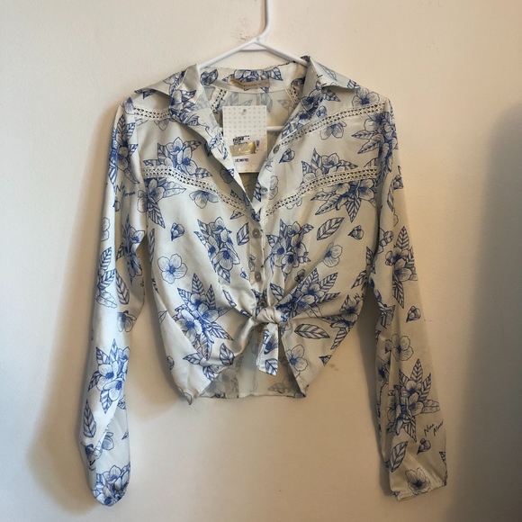 Blouse/button down shirt with blue floral print - Picture 1 of 7